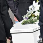 Když odejde máma nebo táta: Jak si nechat pomoci s organizací pohřbu